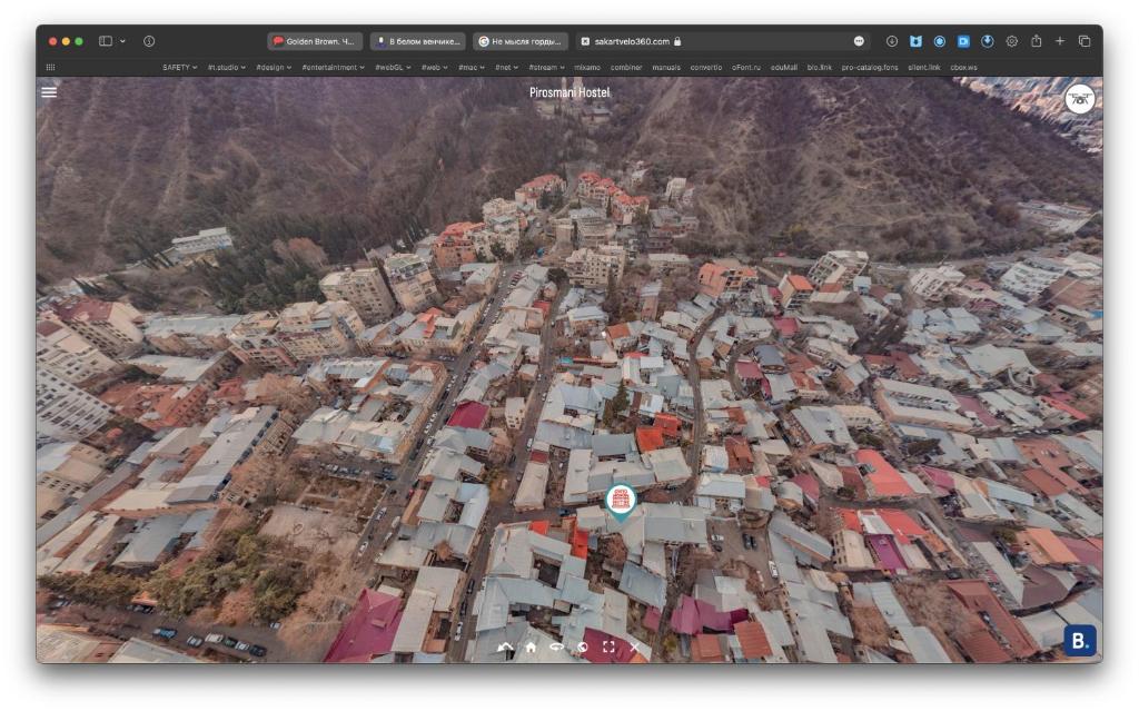 Nespecifikovaný výhled na destinaci Tbilisi nebo výhled na město při pohledu z hostelu