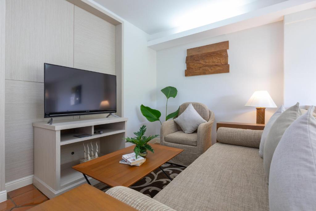 TV a/nebo společenská místnost v ubytování Kantary Bay Hotel Phuket