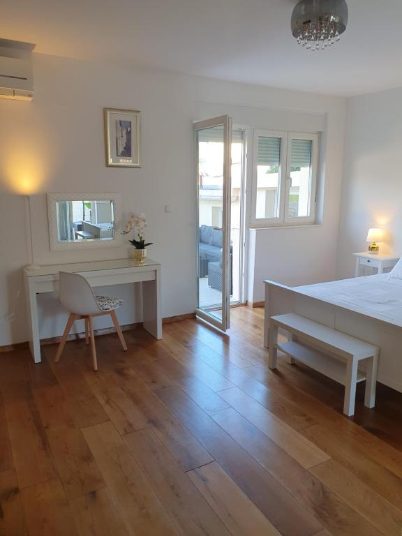 Postel nebo postele na pokoji v ubytování Apartment NINA
