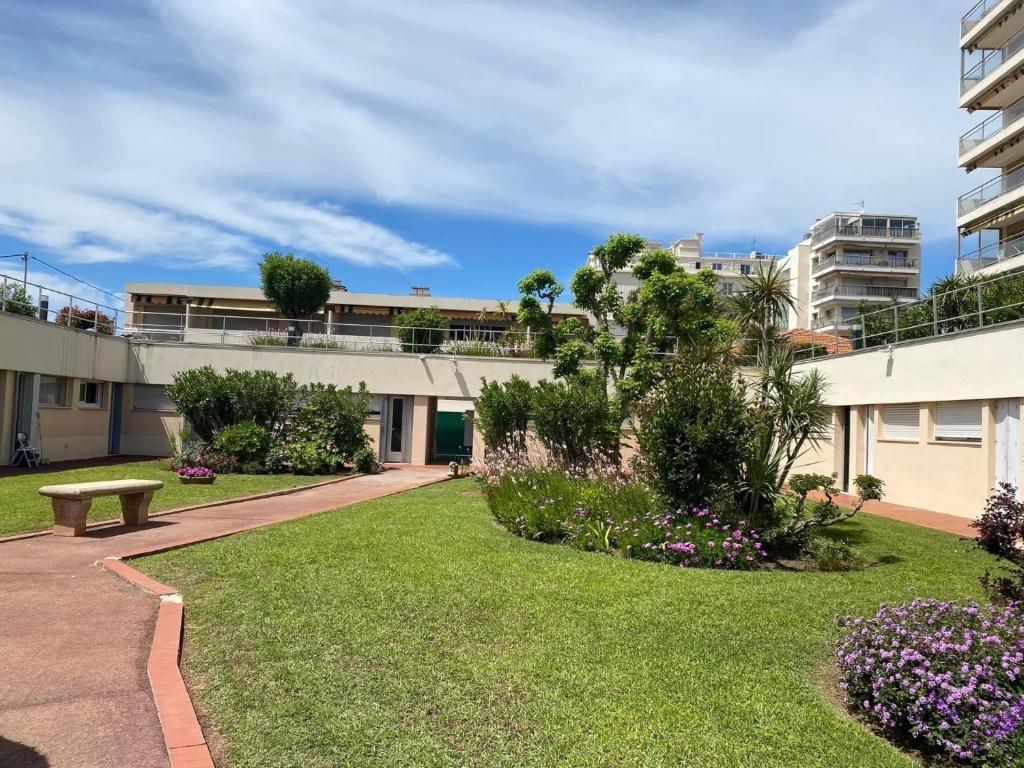 Vonkajšia záhrada v ubytovaní Studio CANNES PARC CROISETTE