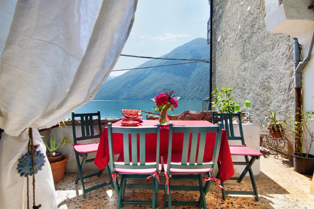 Gallery image of Romantic balcony Valsolda in Valsolda