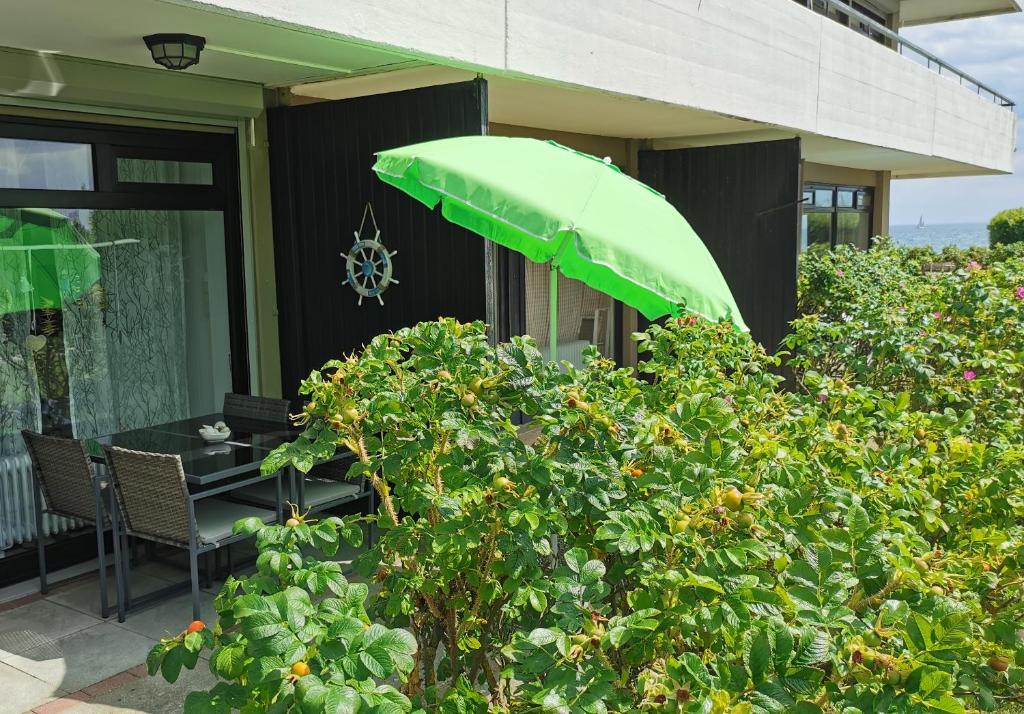 a green umbrella sitting on top of a house at Haus Berlin 58 in Großenbrode