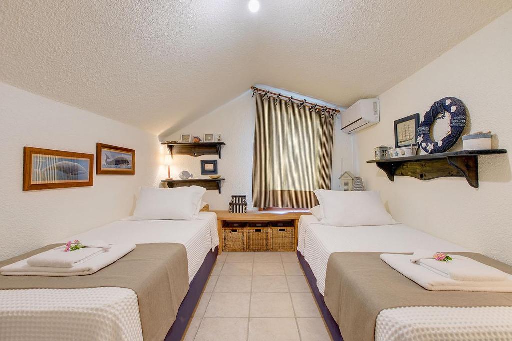 Posteľ alebo postele v izbe v ubytovaní Amelia Villa, Sani Luxury Villas collection