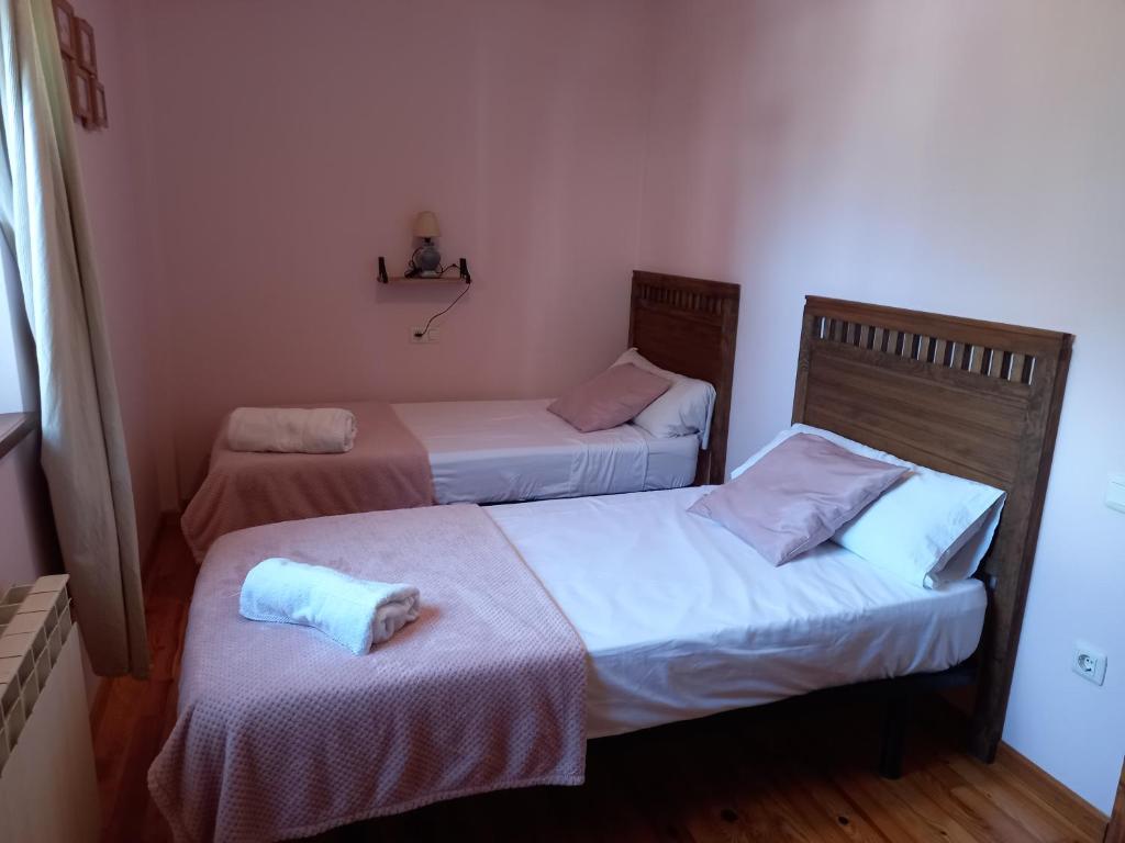 Postel nebo postele na pokoji v ubytování Pyros de Benás