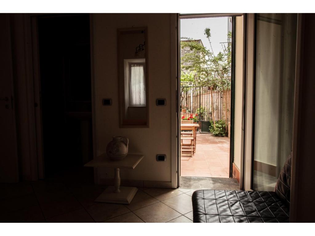 A garden outside Casa Vacanze Il Gatto Rosso