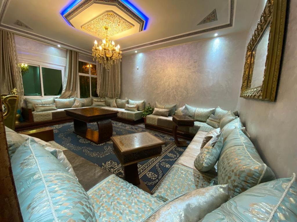 a living room with a couch and a table at Appartement familiale Amjad 3 chambres in Tangier