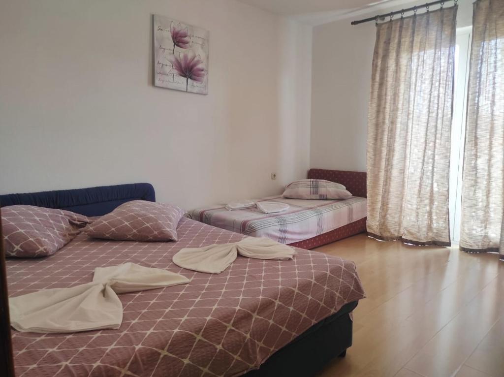 Postel nebo postele na pokoji v ubytování Apartments Kata