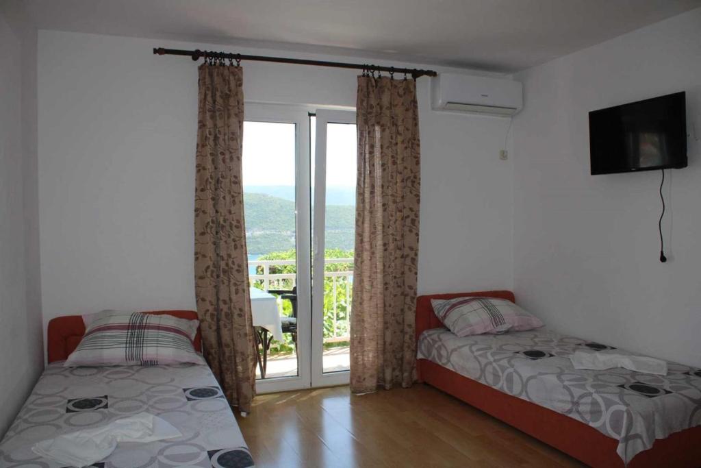 Postel nebo postele na pokoji v ubytování Apartments Kata