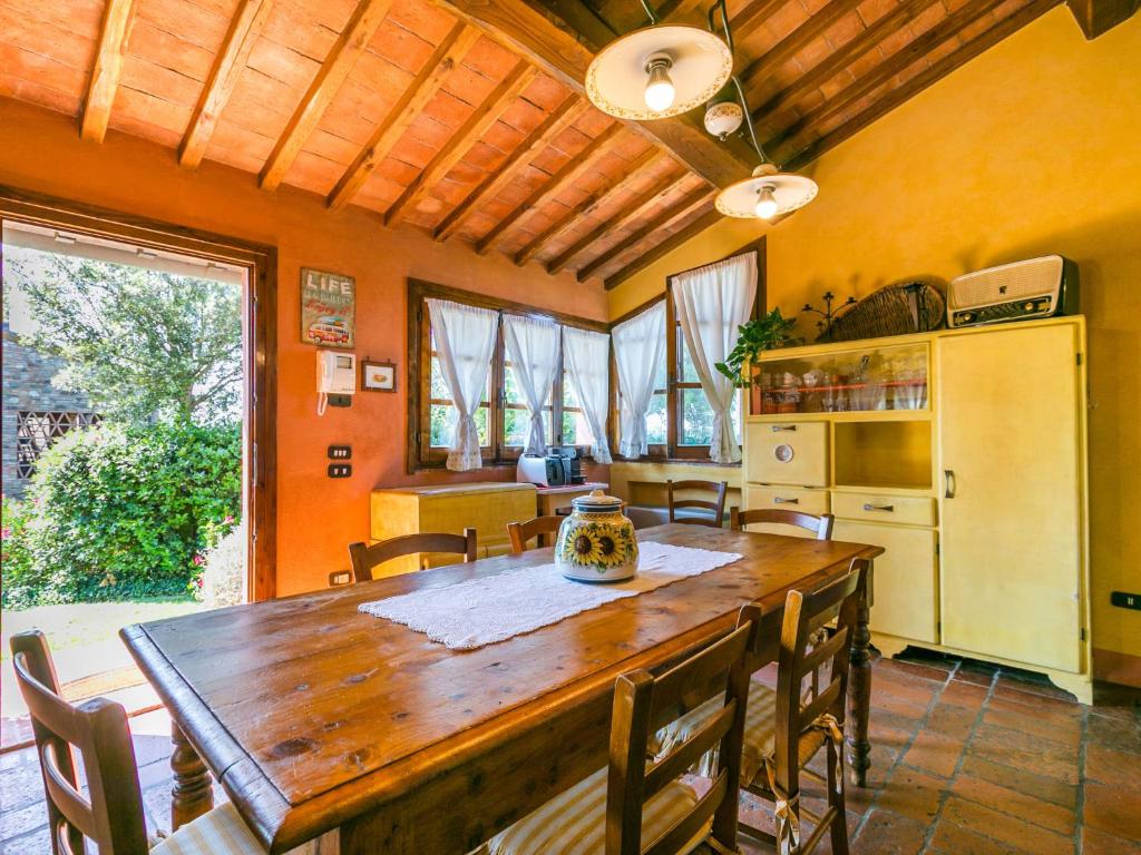 A kitchen or kitchenette at Holiday Home Casa Mori by Interhome