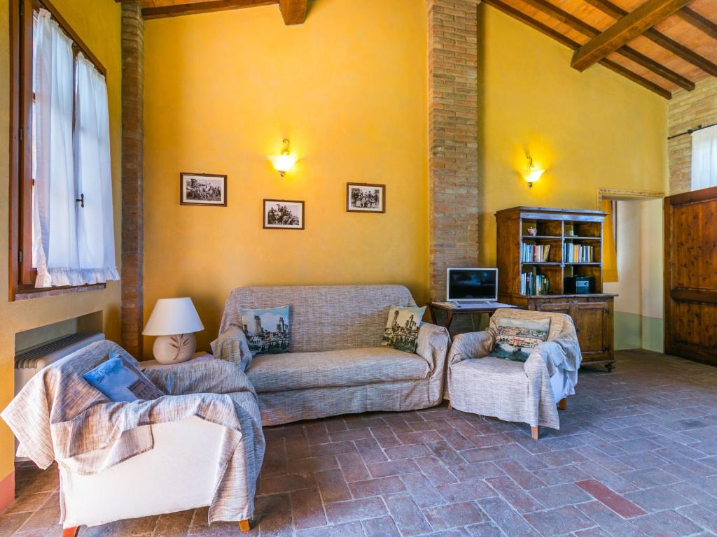 A television and/or entertainment centre at Holiday Home Casa Mori by Interhome
