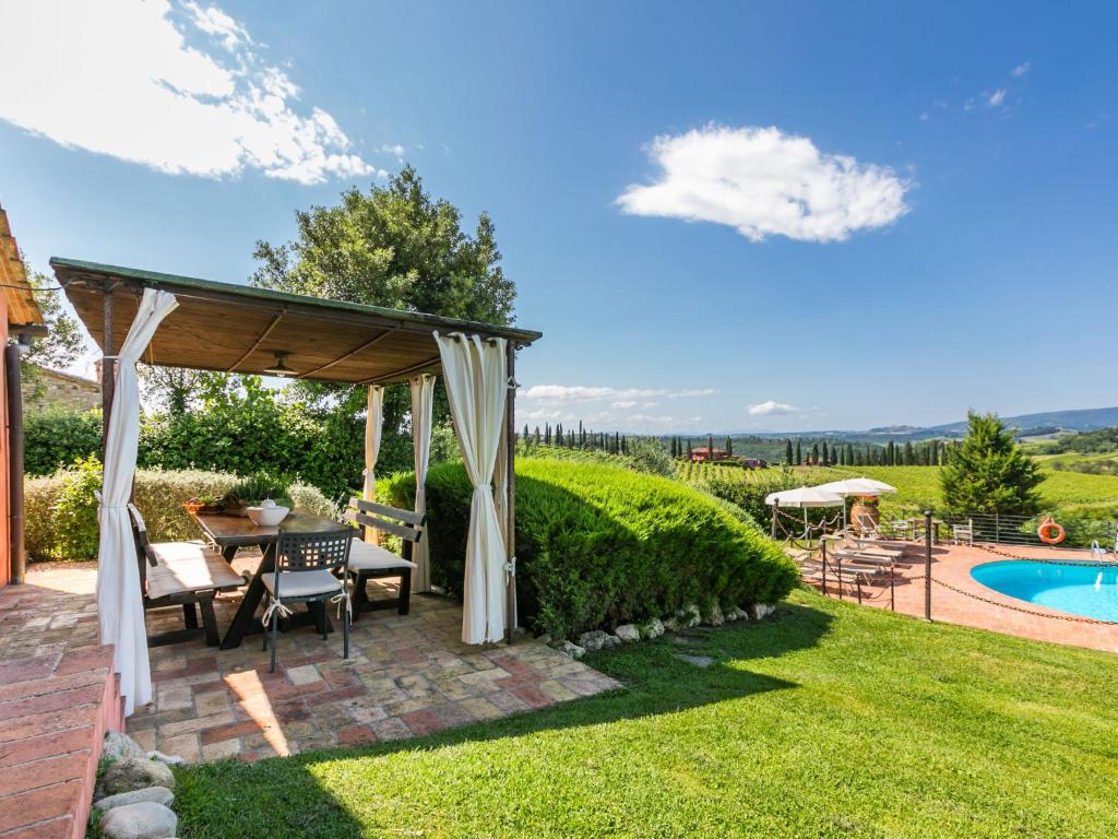 The swimming pool at or close to Holiday Home Casa Mori by Interhome