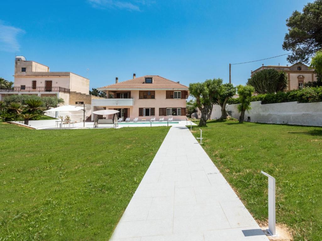 The building in which the holiday home is located