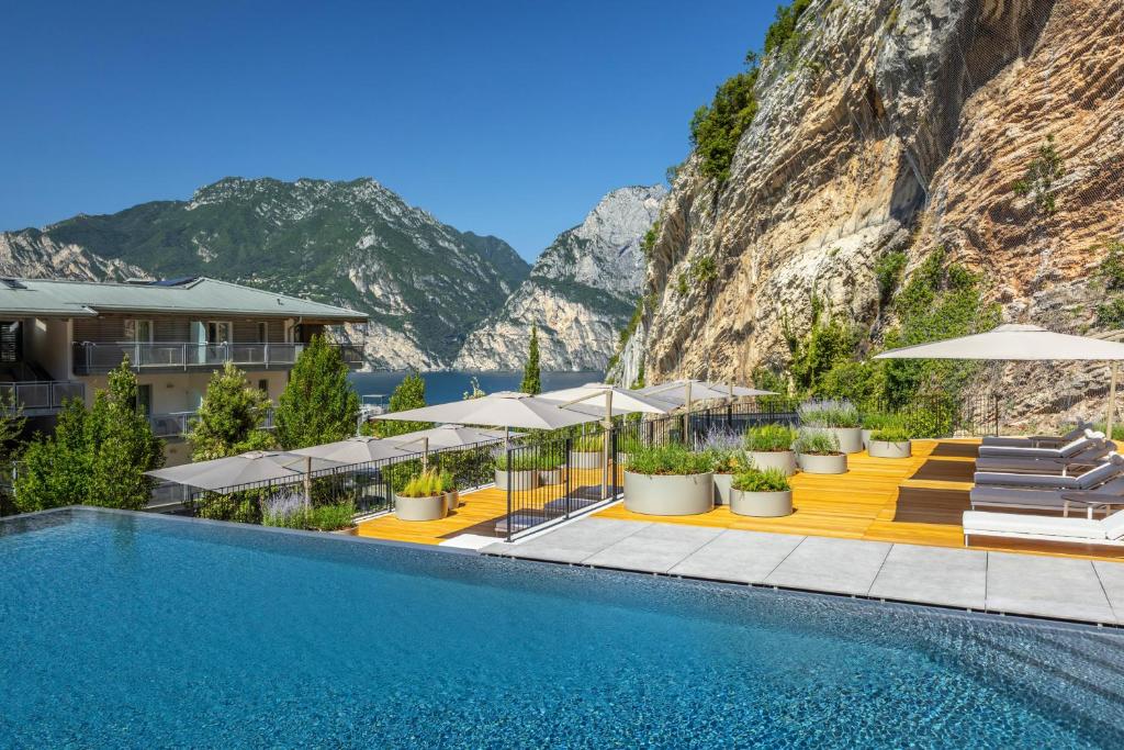 Nespecifikovaný výhled na hory nebo výhled na hory při pohledu z hotelu