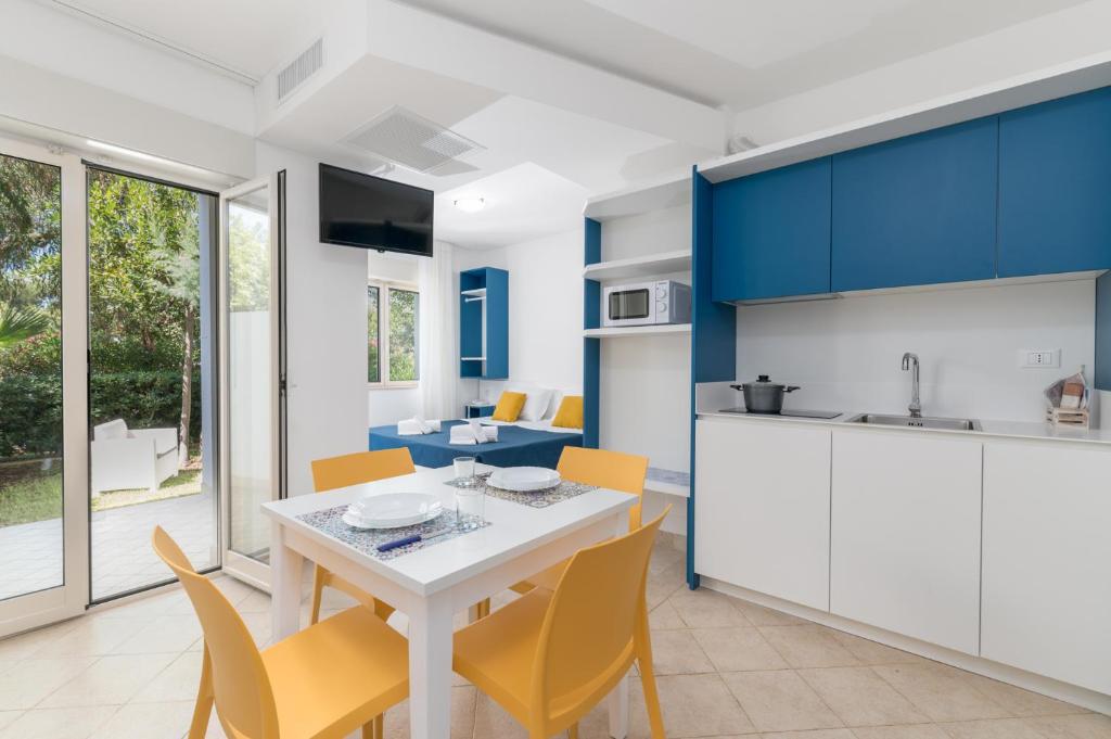 Кухня или мини-кухня в Calanca Apulian Residence
