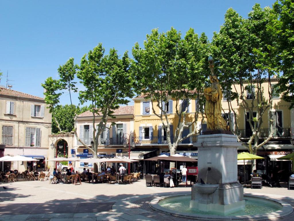 a fountain in the middle of a town square with buildings at Apartment La Caterina-1 by Interhome in Saint-Cyr-sur-Mer
