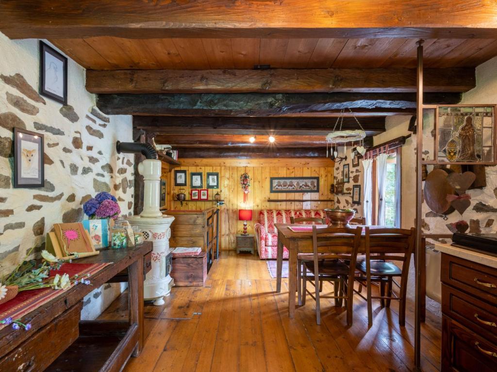 Fotografie z fotogalerie ubytování Chalet Il Gianlupo by Interhome v destinaci Bognanco