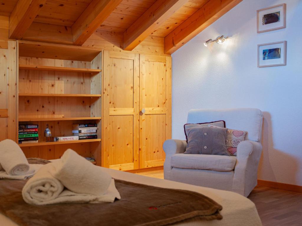 Posezení v ubytování Chalet Chalet Arvine by Interhome