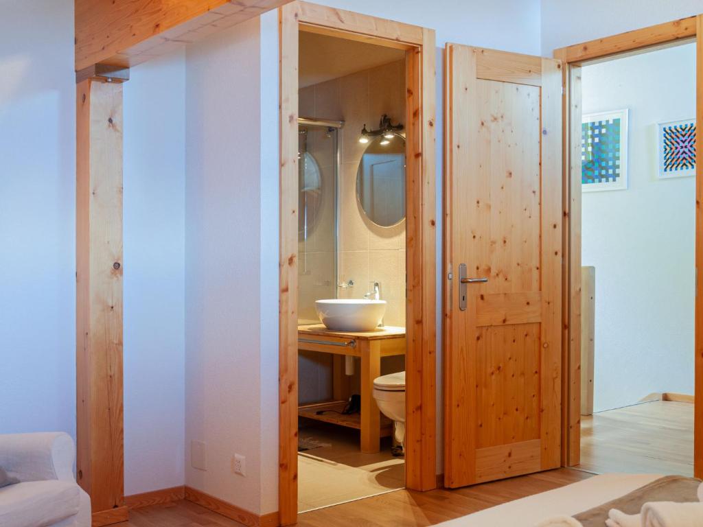 Koupelna v ubytování Chalet Chalet Arvine by Interhome