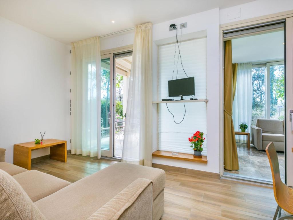 Posedenie v ubytovaní Holiday Home Biovillage-6 by Interhome