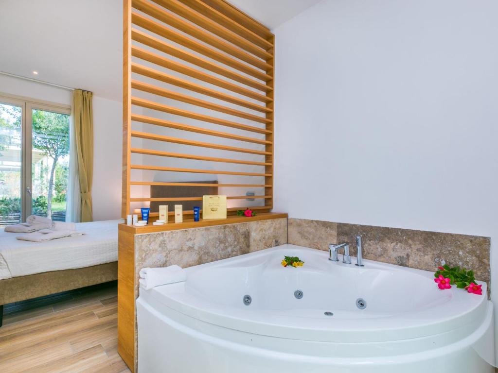 Kúpeľňa v ubytovaní Holiday Home Biovillage-6 by Interhome