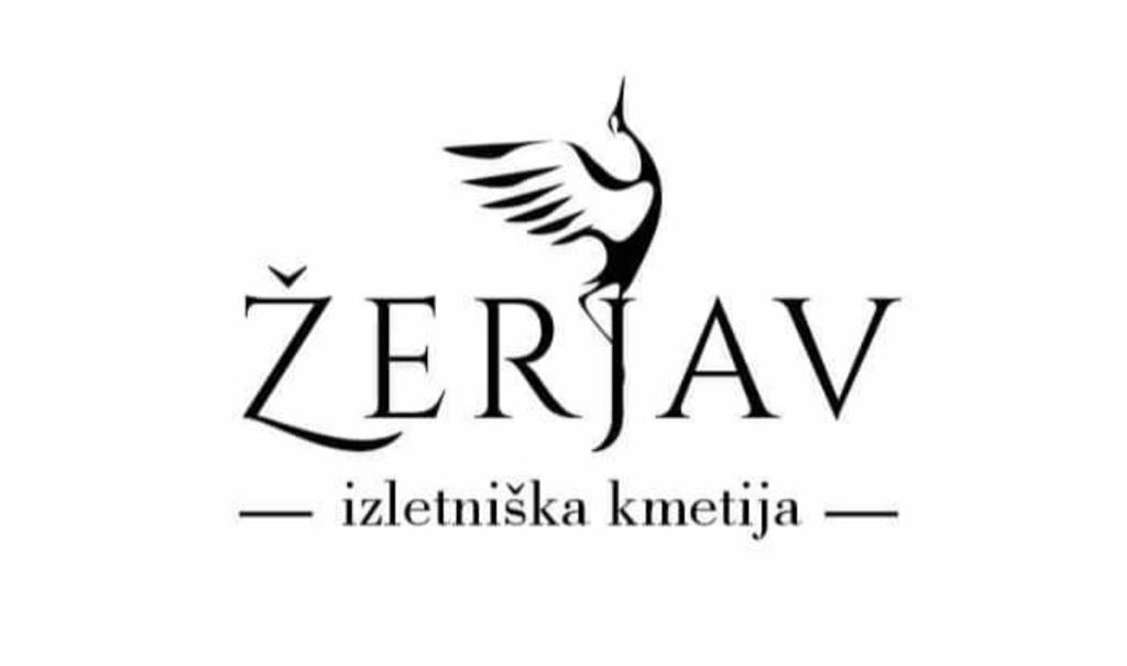 un logotipo para una entidad étnica de zeria en Turistično - Izletniška kmetija Žerjav en Brežice