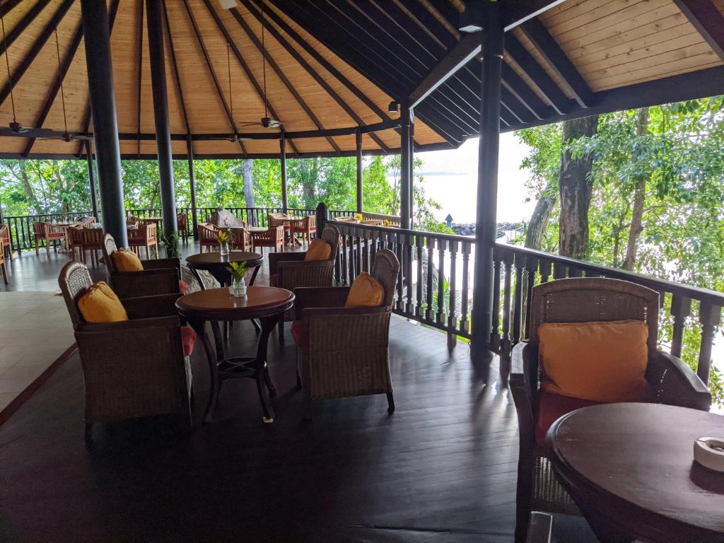 Restaurace v ubytování Cerf Island Resort