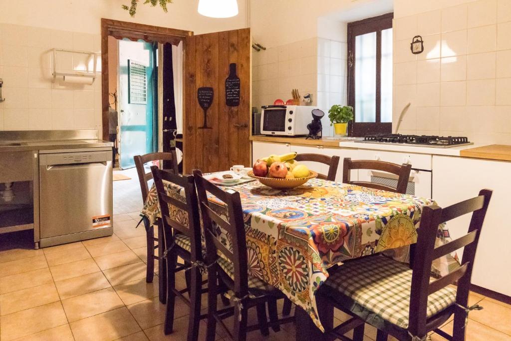 Kuchyň nebo kuchyňský kout v ubytování Al Palazzetto di Milo