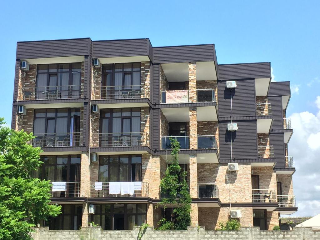 an image of an apartment building at Nona's House and Aparts in K'obulet'i