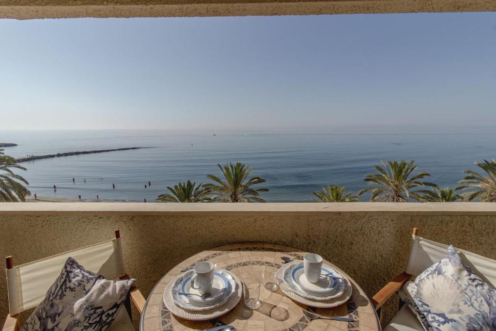Larycorte, Beautiful 3bdr beachfront apartment