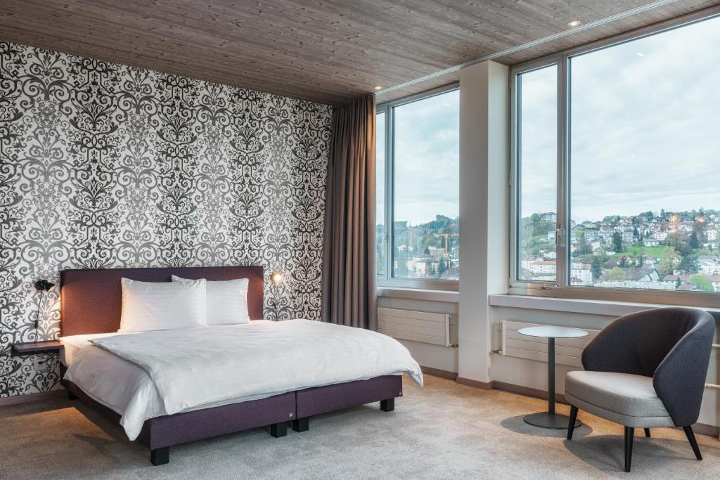 Postel nebo postele na pokoji v ubytování b-smart hotel Menziken