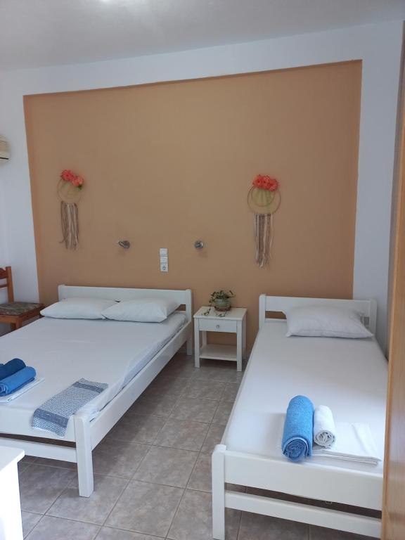 Postel nebo postele na pokoji v ubytování Stafylos Rooms