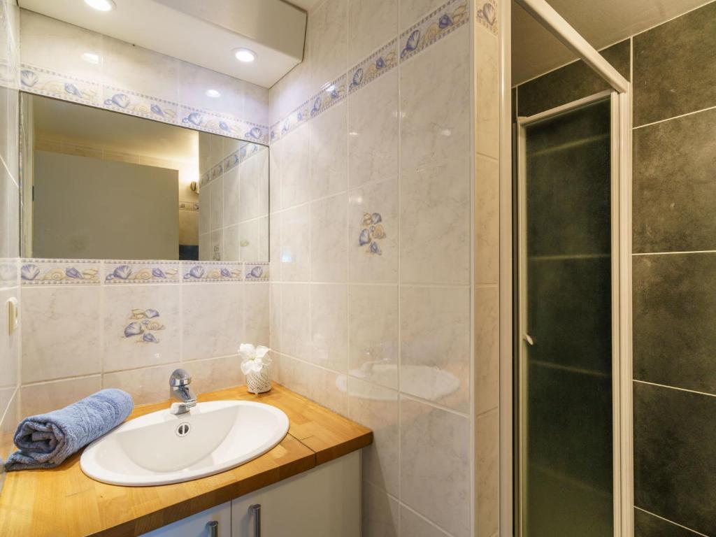 Un ba&ntilde;o de Holiday Home L&#39;Iroise by Interhome