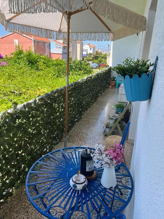Vonkajšia záhrada v ubytovaní Family apartment near sea