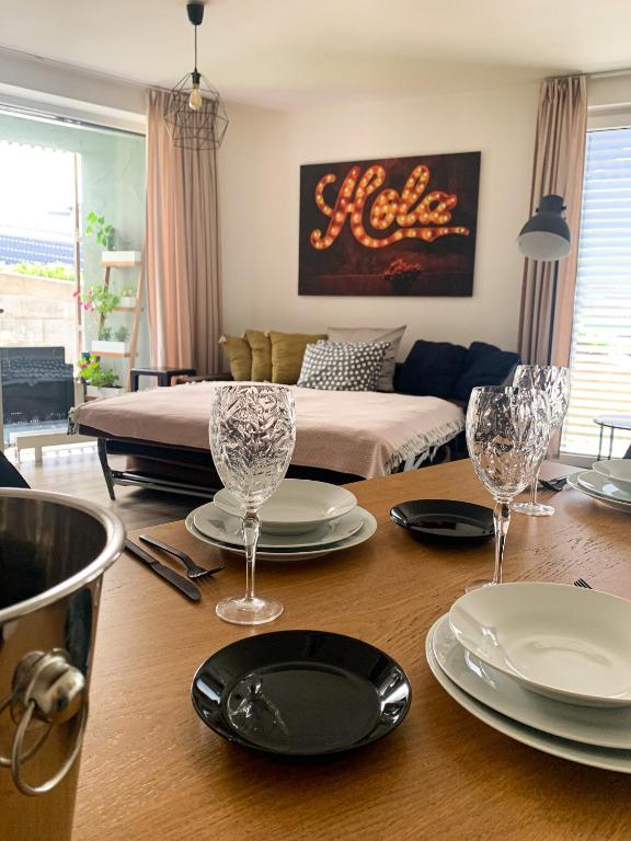 Posezení v ubytování Jezerní apartmán s terasou a saunou v Lakepark Residence