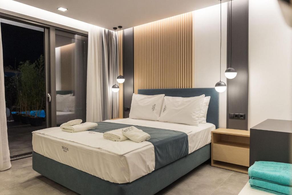 Postel nebo postele na pokoji v ubytování Nooa Villas