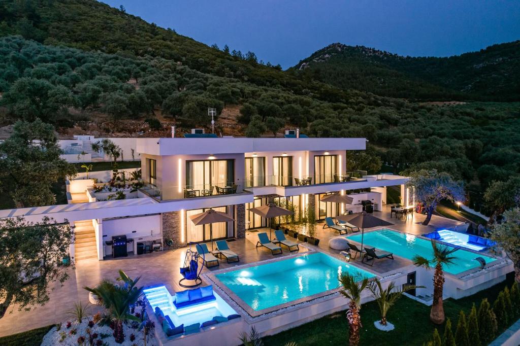 Bazén v ubytování Nooa Villas nebo v jeho okolí