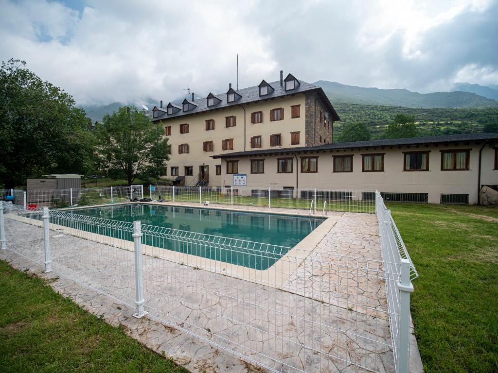 Bazén v ubytování Hotel Taüll nebo v jeho okolí