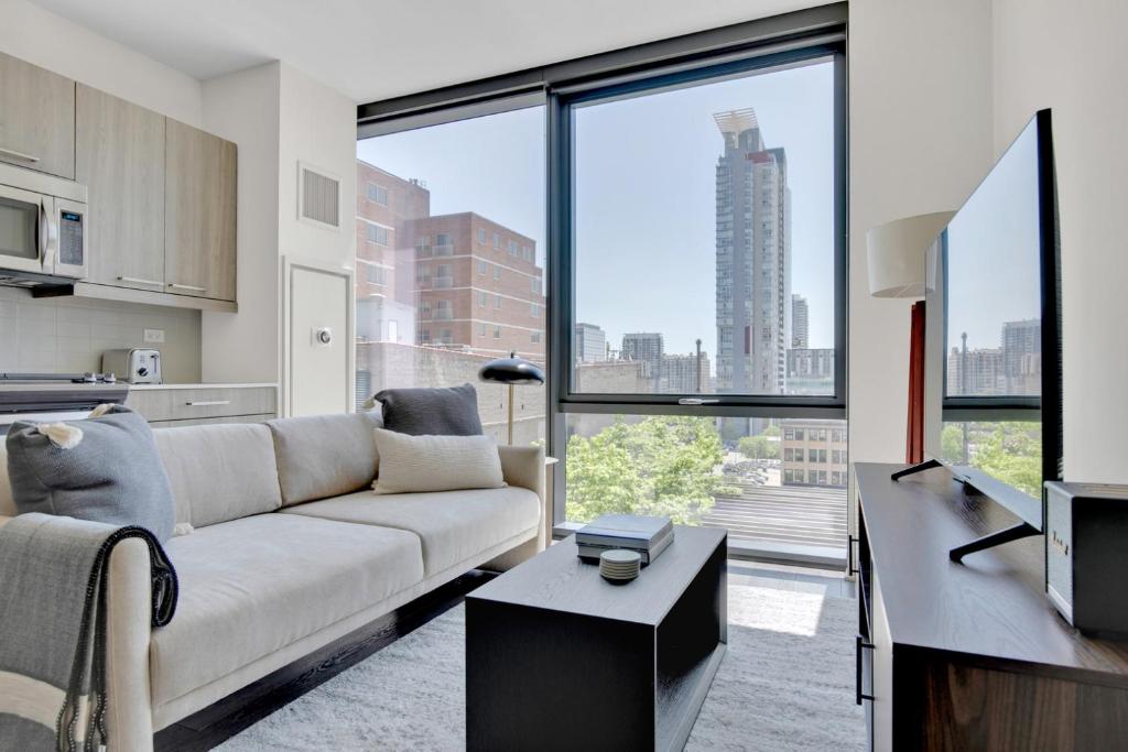 Posezení v ubytování W Loop Studio w Gym WD 3 blocks to L CHI-675