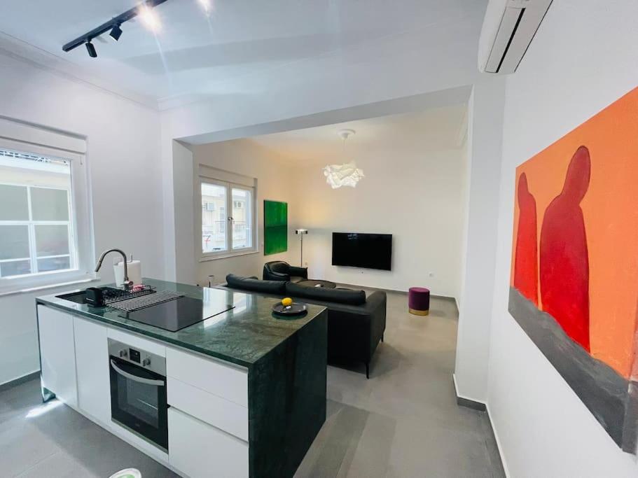 3 bedroom New Modern Flat in the heart of Athens