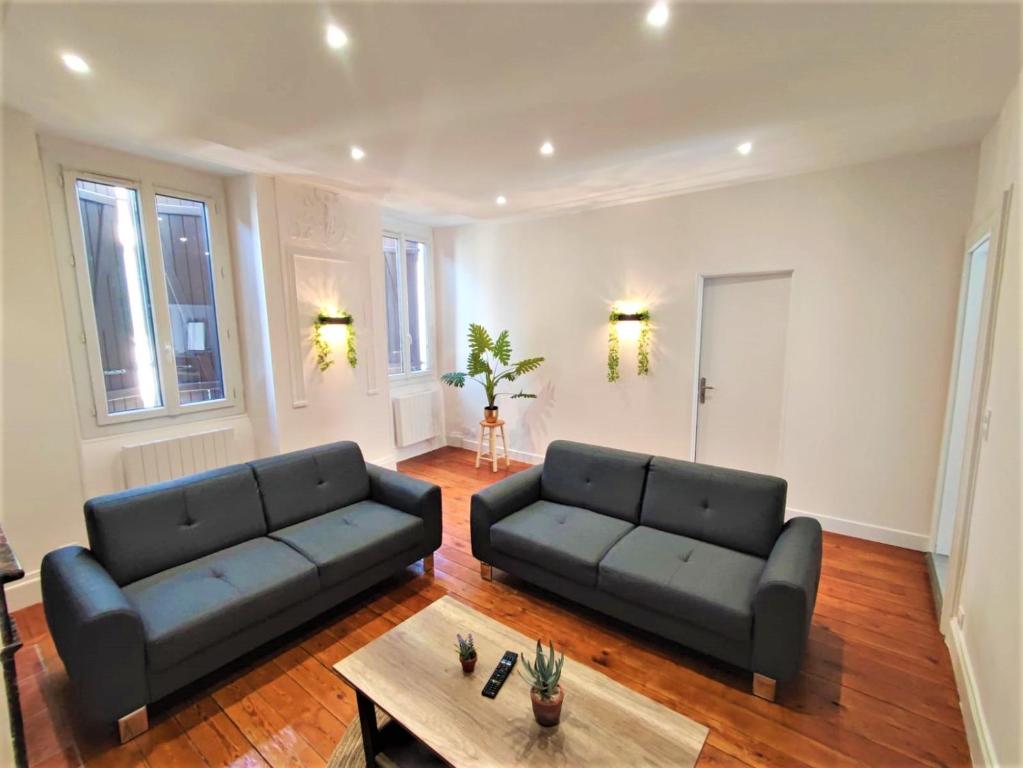Appartements - Halles Brauhauban Tarbes的休息区
