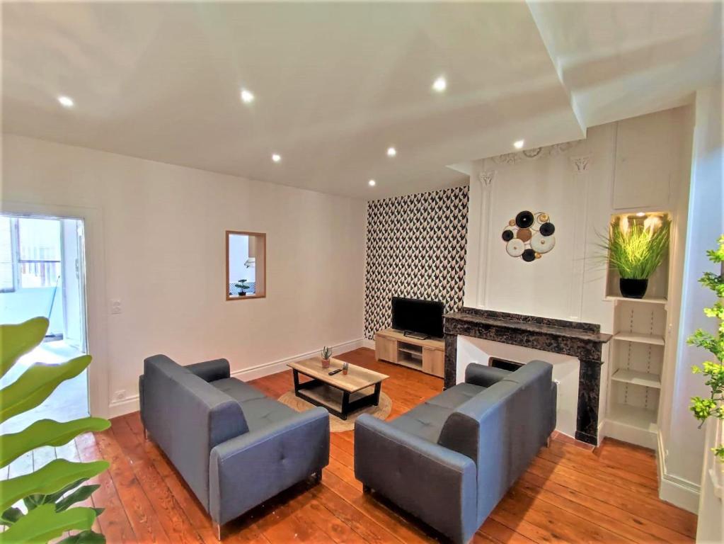 Appartements - Halles Brauhauban Tarbes的休息区