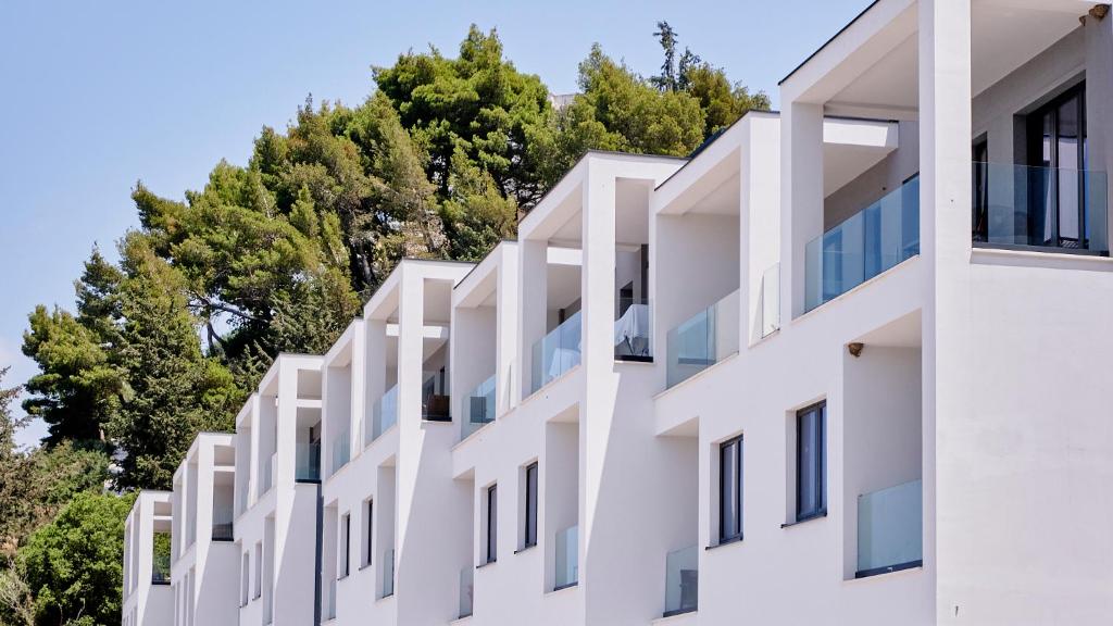 Azar Luxury Suites