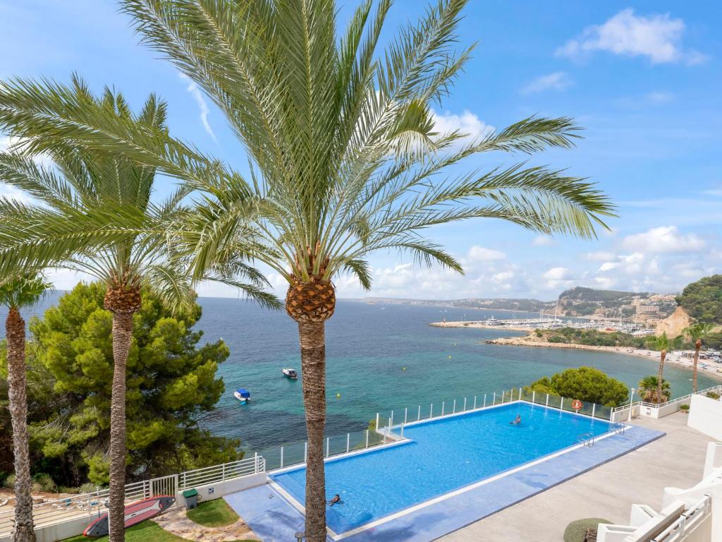 Swimmingpoolen hos eller tæt på Apartment Panorama-1 by Interhome