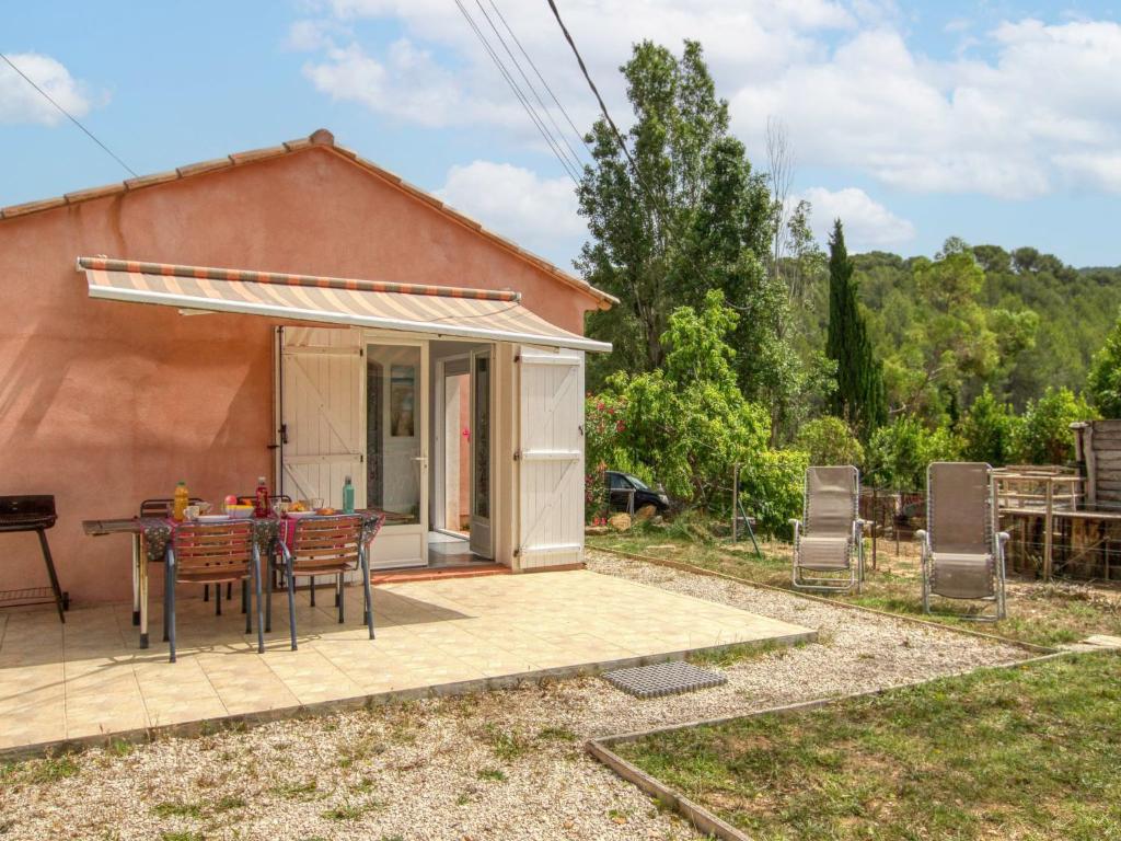 Το κτήριο όπου στεγάζεται  το διαμέρισμα