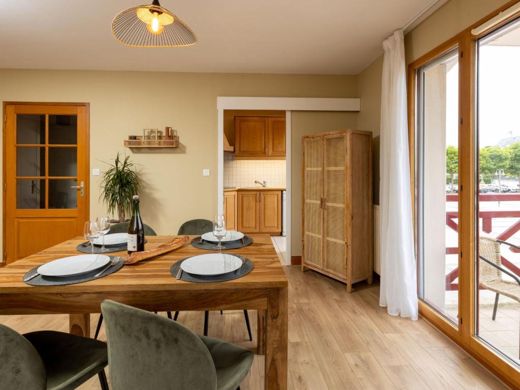 Kuchyň nebo kuchyňský kout v ubytování Apartment Christie by Interhome