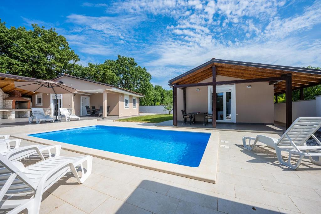 a swimming pool in the backyard of a house at Houses Trinetta in Valtura