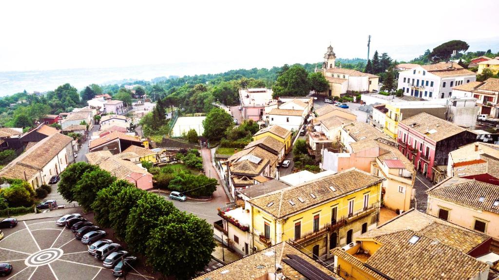 Nespecifikovaný výhled na destinaci Milo nebo výhled na město při pohledu z apartmánu