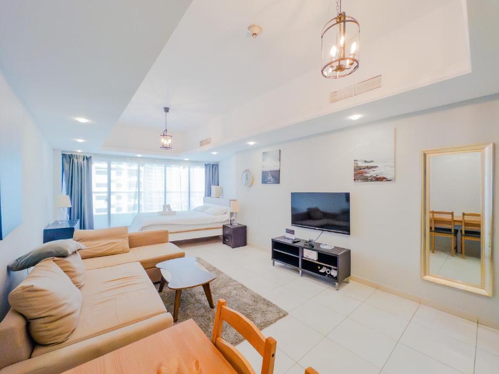 Bright Furnished Studio Apartment, JLT, Dubai (updated prices 2024)