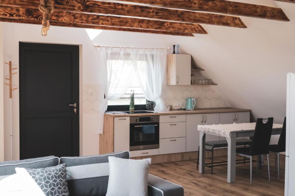 Η κουζίνα ή μικρή κουζίνα στο Apartament nad Ustroniem