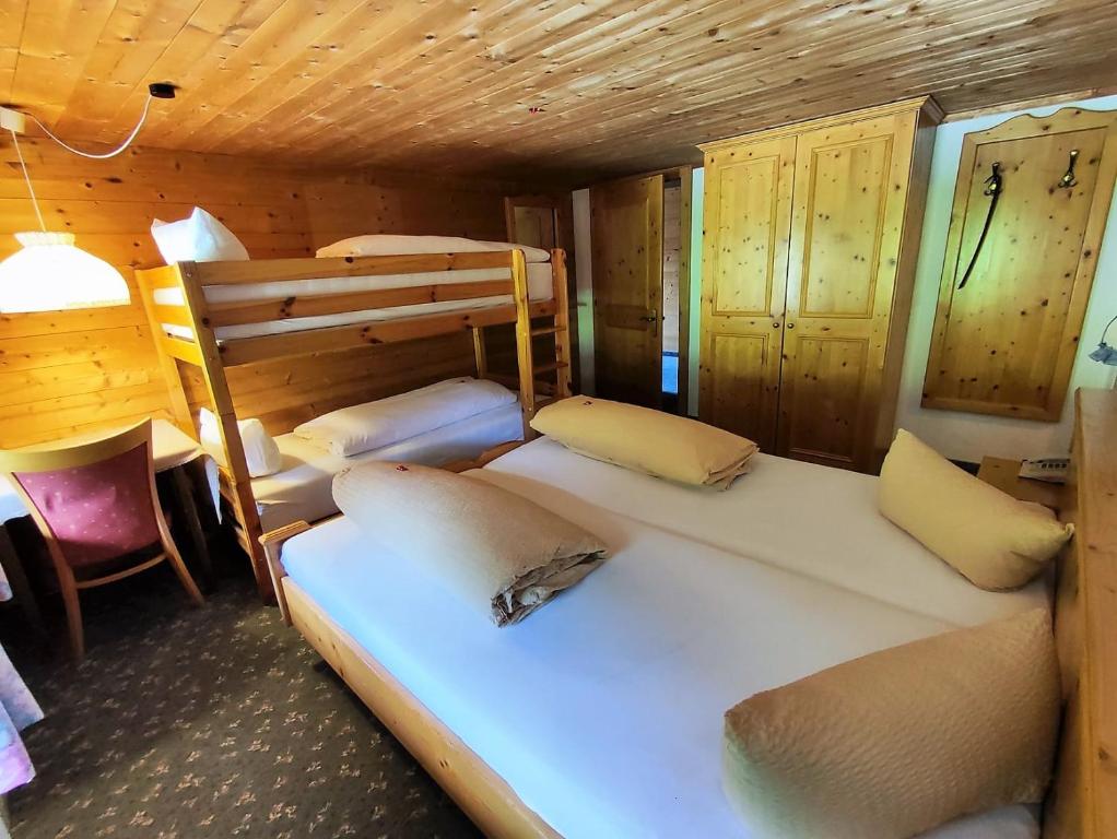 Postel nebo postele na pokoji v ubytování Gasthaus Mitterjager